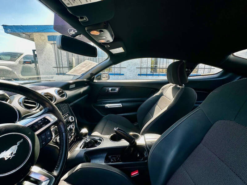 2017 Ford Mustang V6