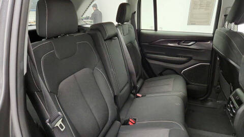 2022 Jeep Grand Cherokee Laredo