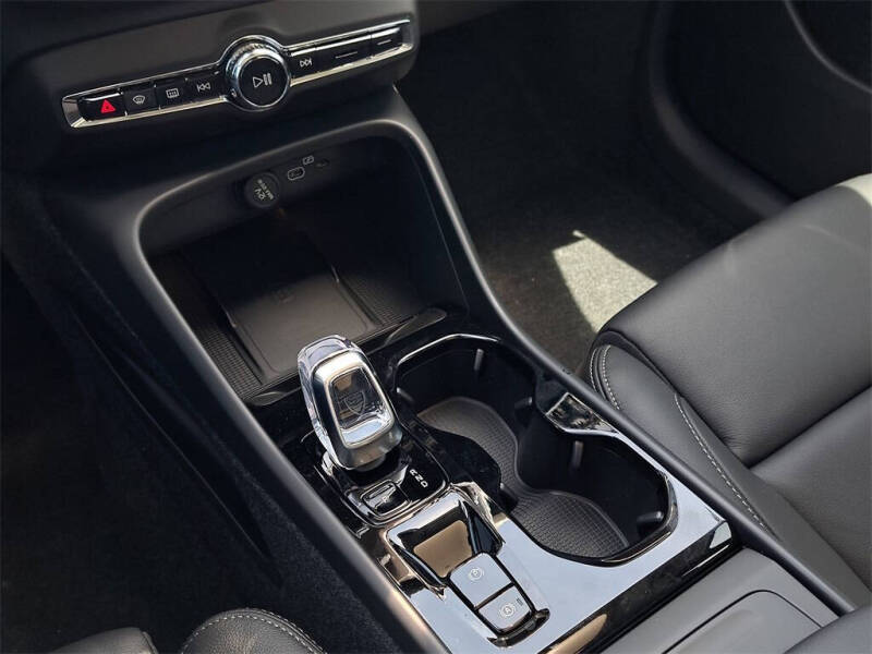 2026 Volvo XC40 B4 Plus