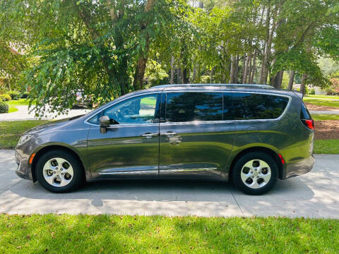 2017 Chrysler Pacifica Touring-L Plus