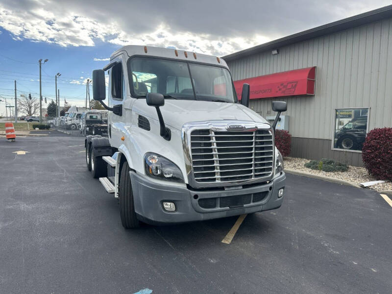 2016 Freightliner CASCADIA DAY CAB