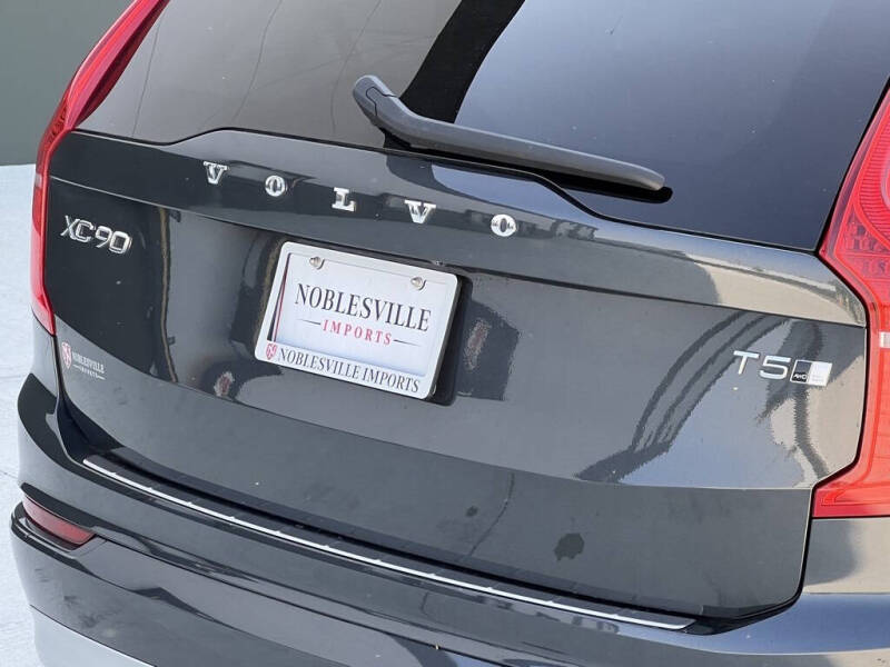 2022 Volvo XC90 T5 Momentum