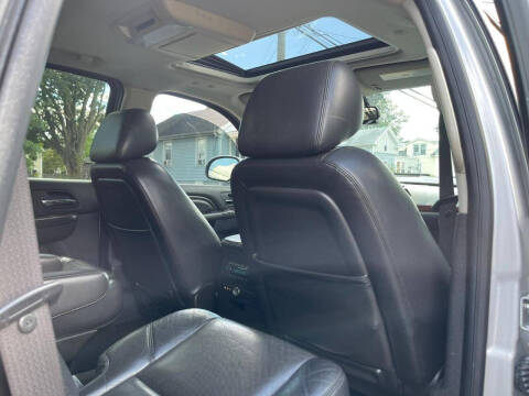 2011 Cadillac Escalade Luxury