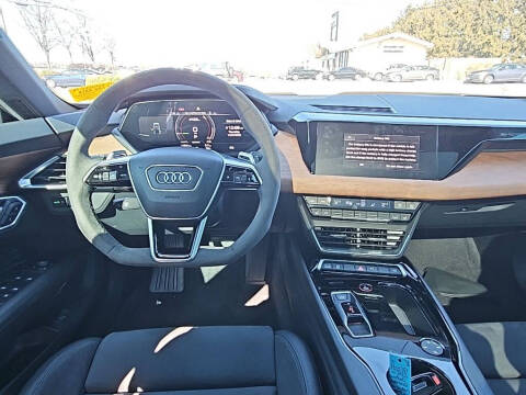 2023 Audi e-tron GT quattro Premium Plus