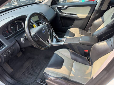 2017 Volvo XC60 T6 Dynamic