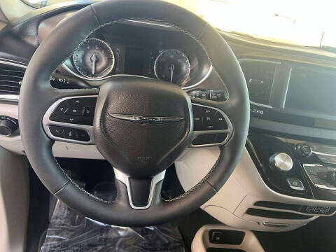 2024 Chrysler Voyager LX