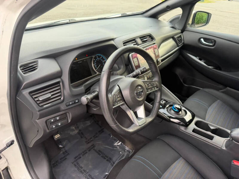 2022 Nissan LEAF SV