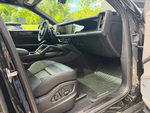 2025 Porsche Cayenne GTS