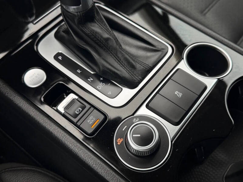 2017 Volkswagen Touareg V6 Sport