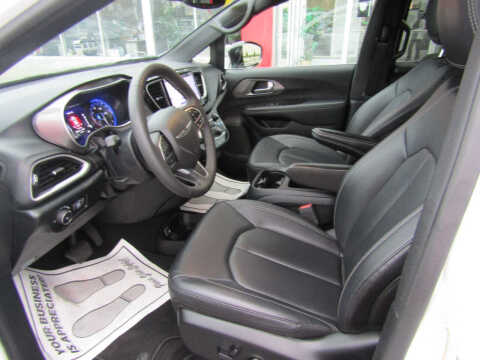 2025 Chrysler Pacifica Select