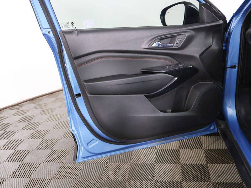 2025 Chevrolet Trax RS
