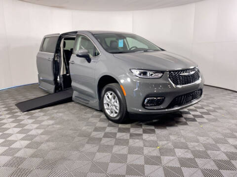 2023 Chrysler Pacifica for sale at AMS Vans in Tucker GA
