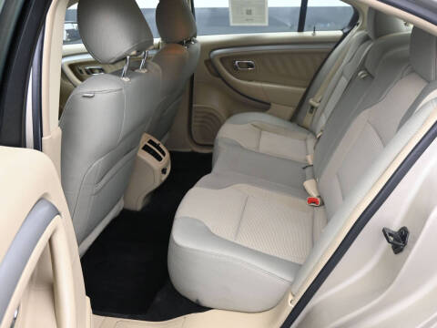 2017 Ford Taurus SEL
