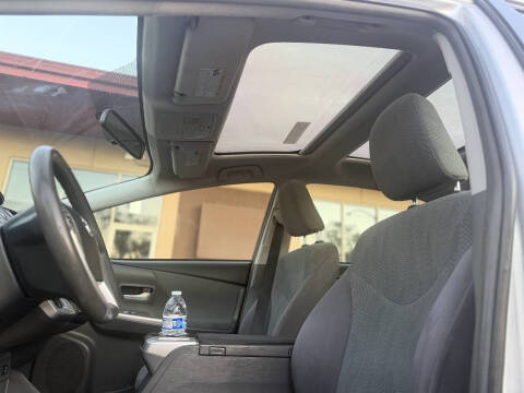 2014 Toyota Prius v Three