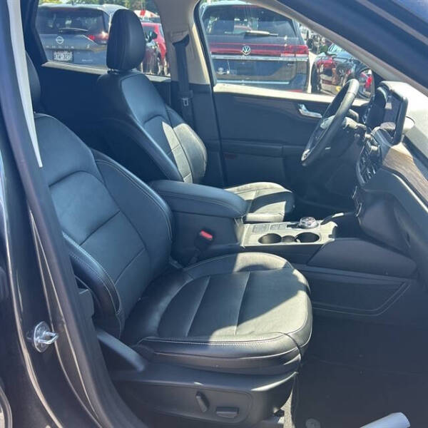 2020 Ford Escape Titanium