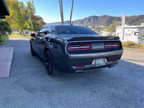 2015 Dodge Challenger SXT Plus