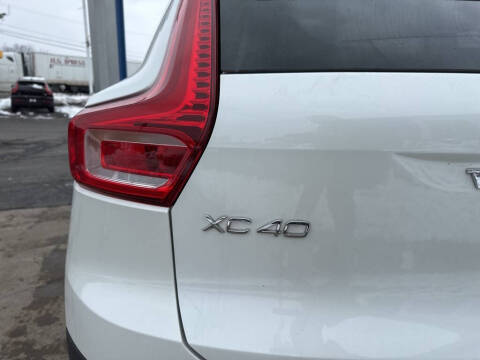2025 Volvo XC40 B5 Core Bright Theme