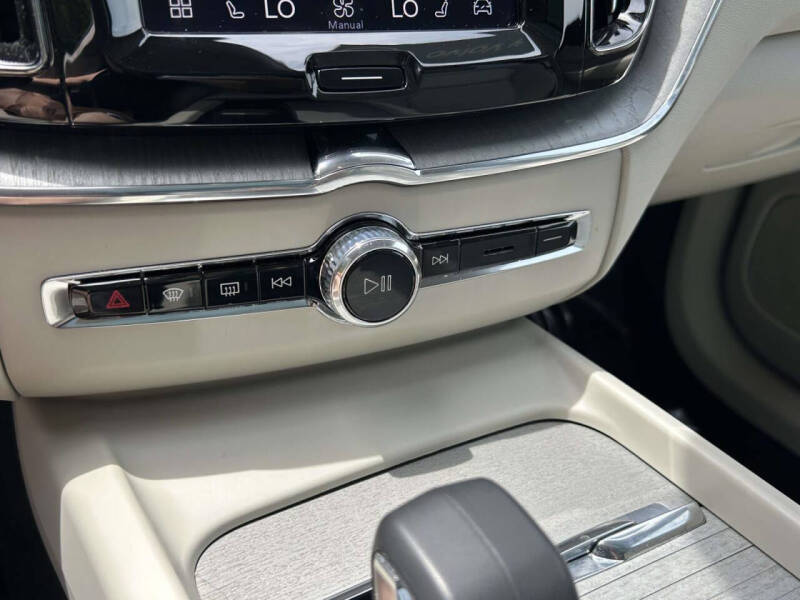 2025 Volvo XC60 B5 Plus Dark Theme