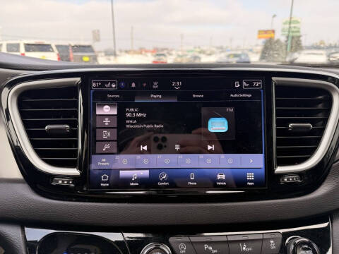 2025 Chrysler Pacifica Select