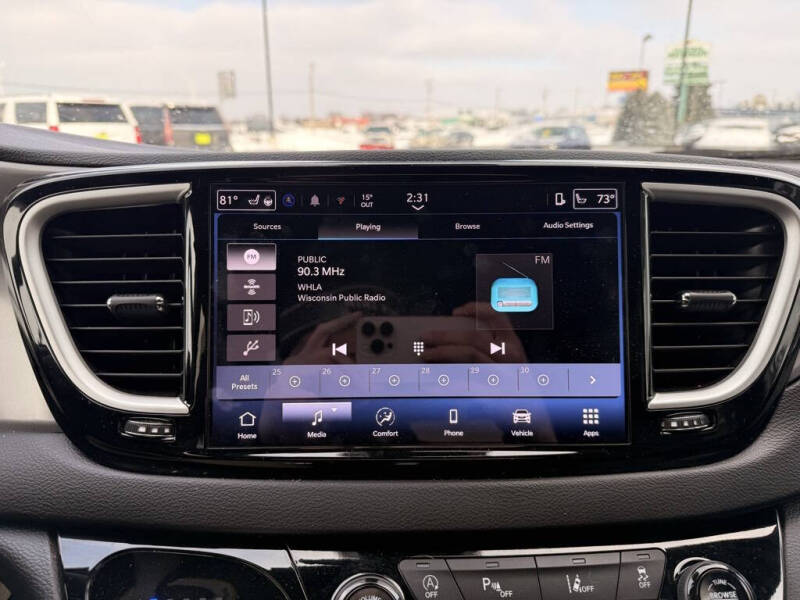 2025 Chrysler Pacifica Select