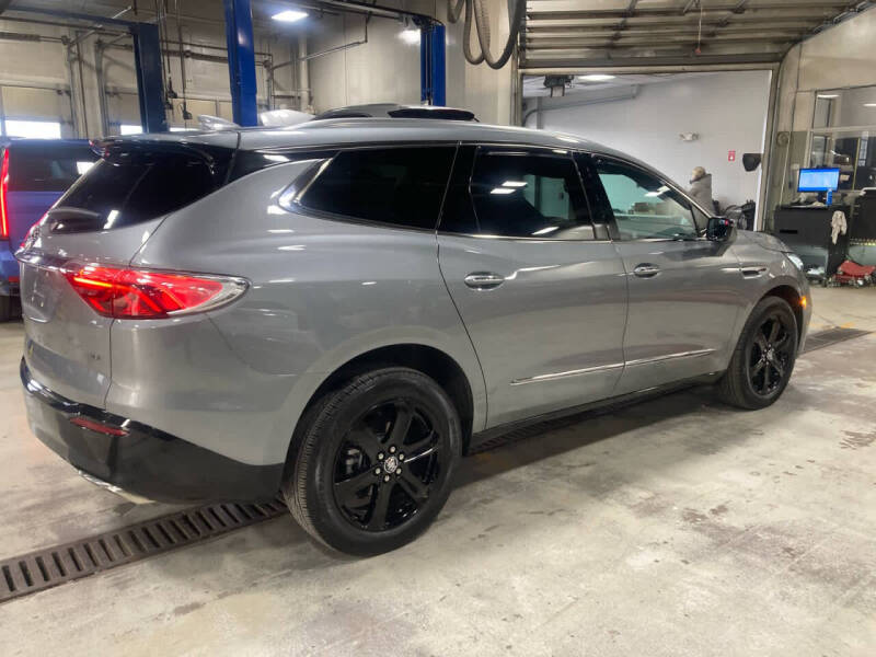 2024 Buick Enclave Essence