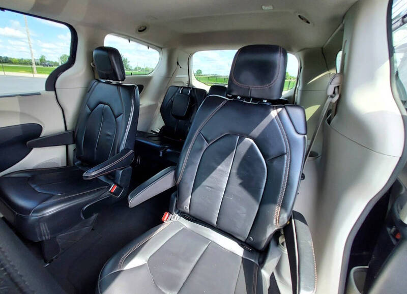 2017 Chrysler Pacifica Touring-L