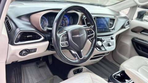 2017 Chrysler Pacifica Touring-L