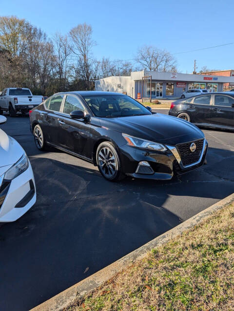 2019 Nissan Altima for sale at BARRETT & SONS in Milledgeville, GA