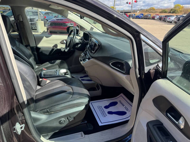 2017 Chrysler Pacifica Touring-L Plus