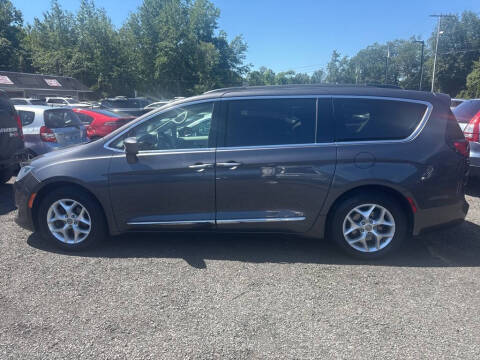 2017 Chrysler Pacifica Touring-L