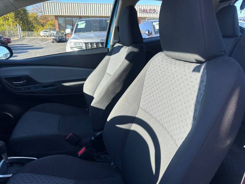 2016 Toyota Yaris 3-Door LE