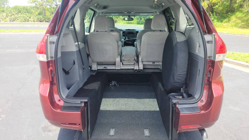 2014 Toyota Sienna LE Mobility 7-Passenger