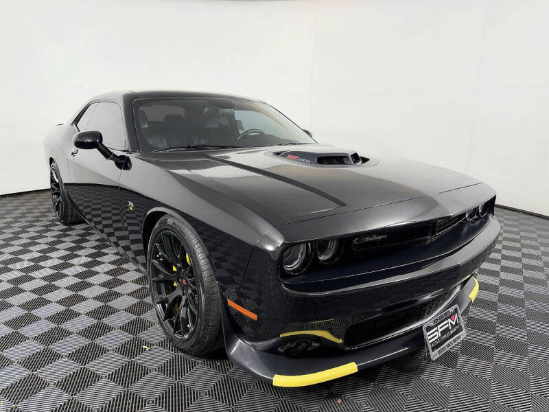 2016 Dodge Challenger 392 HEMI Scat Pack Shaker