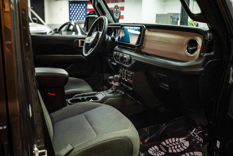 2025 Jeep Wrangler Sahara 4xe