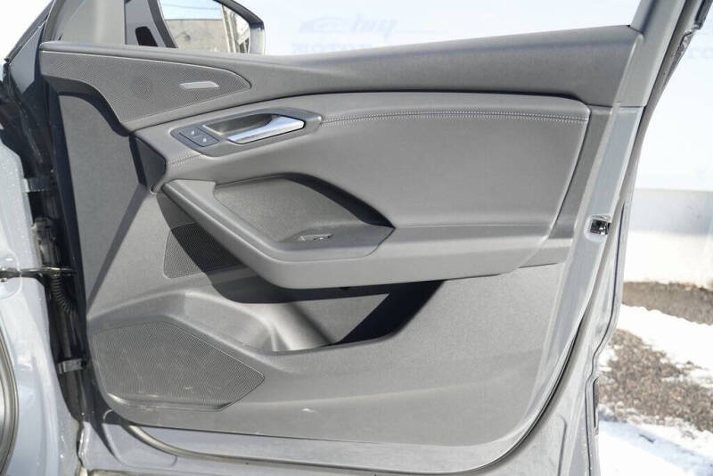 2025 Audi Q6 e-tron quattro Premium Plus