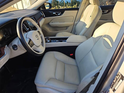 2022 Volvo S60 B5 Momentum