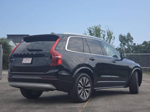 2022 Volvo XC90 T6 Momentum 6-Passenger
