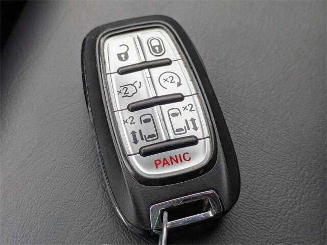 2024 Chrysler Pacifica Plug-In Hybrid Select