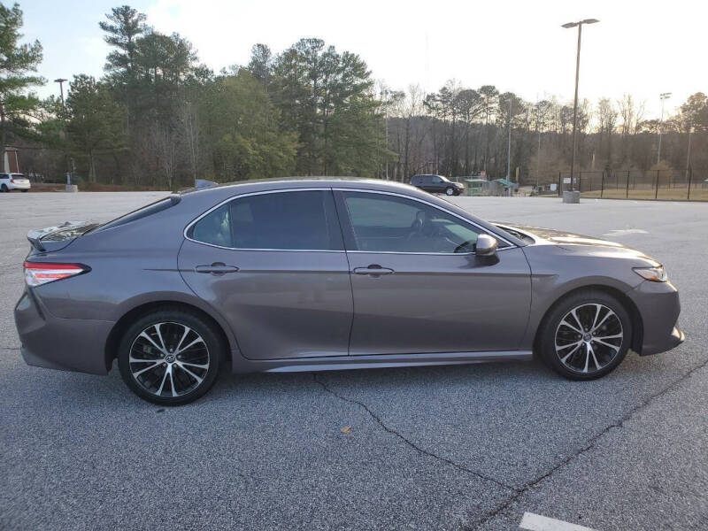 2020 Toyota Camry SE