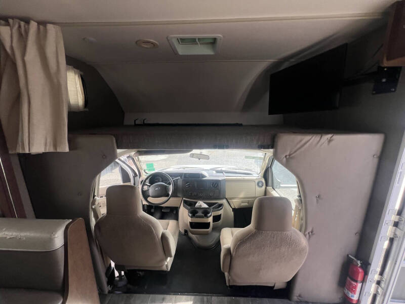 2019 Winnebago Outlook