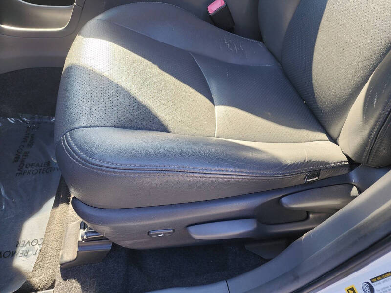 2014 Toyota Prius v Two