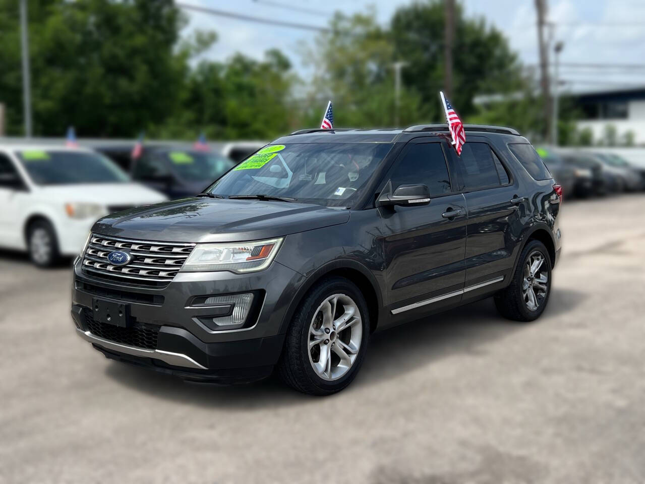 Gray 2017 Ford Explorer SUV / Crossover Front-Wheel Drive 6-Speed Automatic