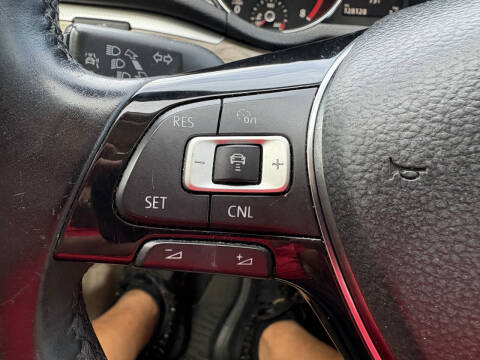 2018 Volkswagen Passat 2.0T SEL Premium