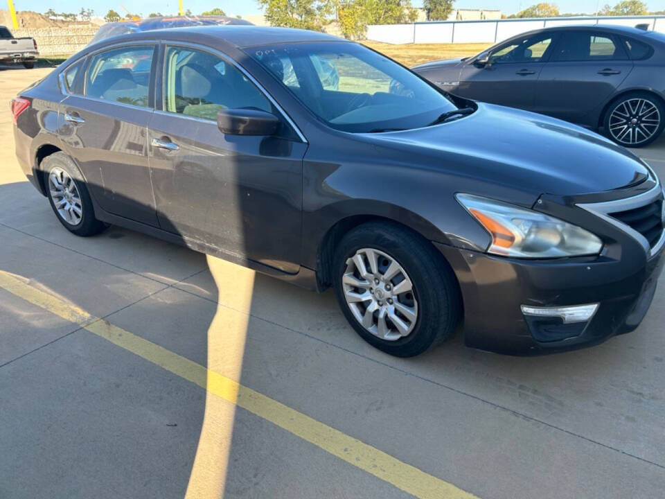 2013 Nissan Altima for sale at Platinum Auto Sales in Wichita, KS