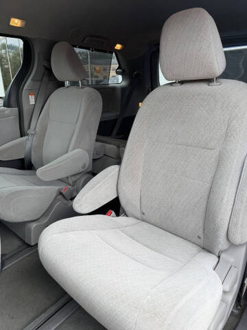 2018 Toyota Sienna LE 7-Passenger