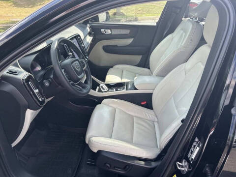2023 Volvo XC40 B5 Plus Bright Theme