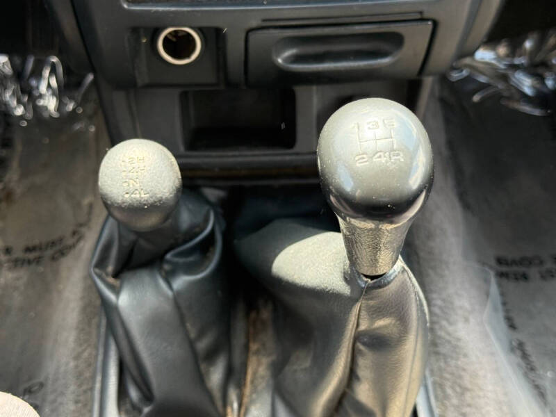 2001 Nissan Frontier SC