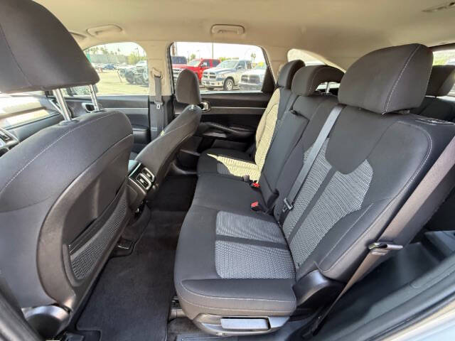 2022 Kia Sorento LX