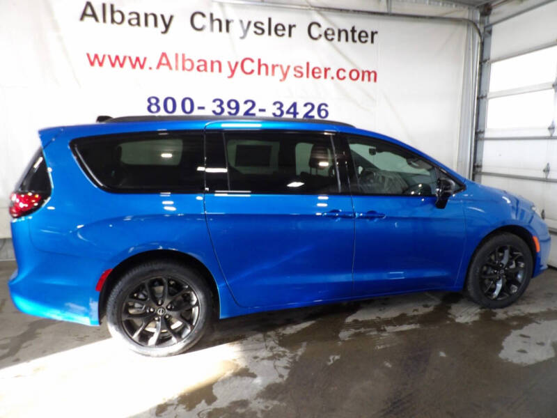 2026 Chrysler Pacifica Select