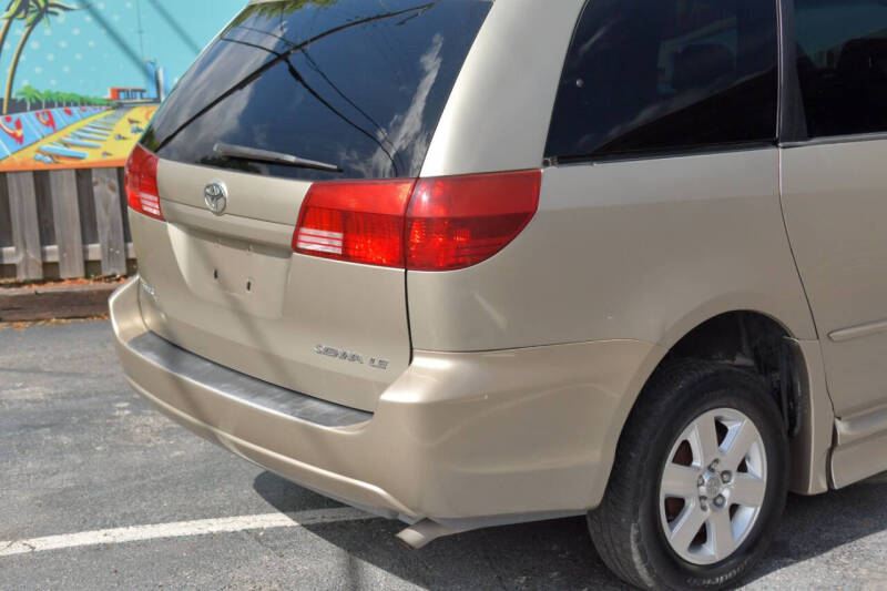2005 Toyota Sienna LE 7 Passenger
